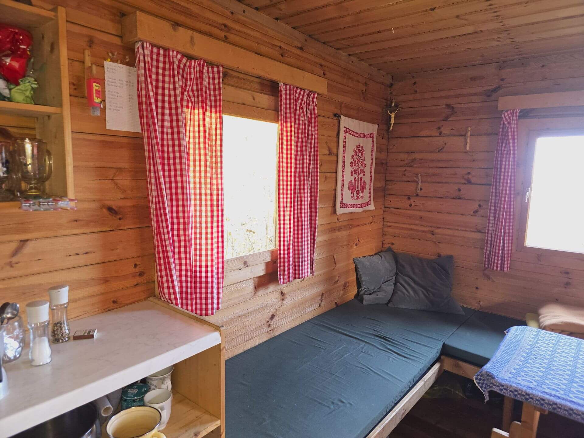 Klein, fein und gemütlich auf der Abenteuer-Hütte.