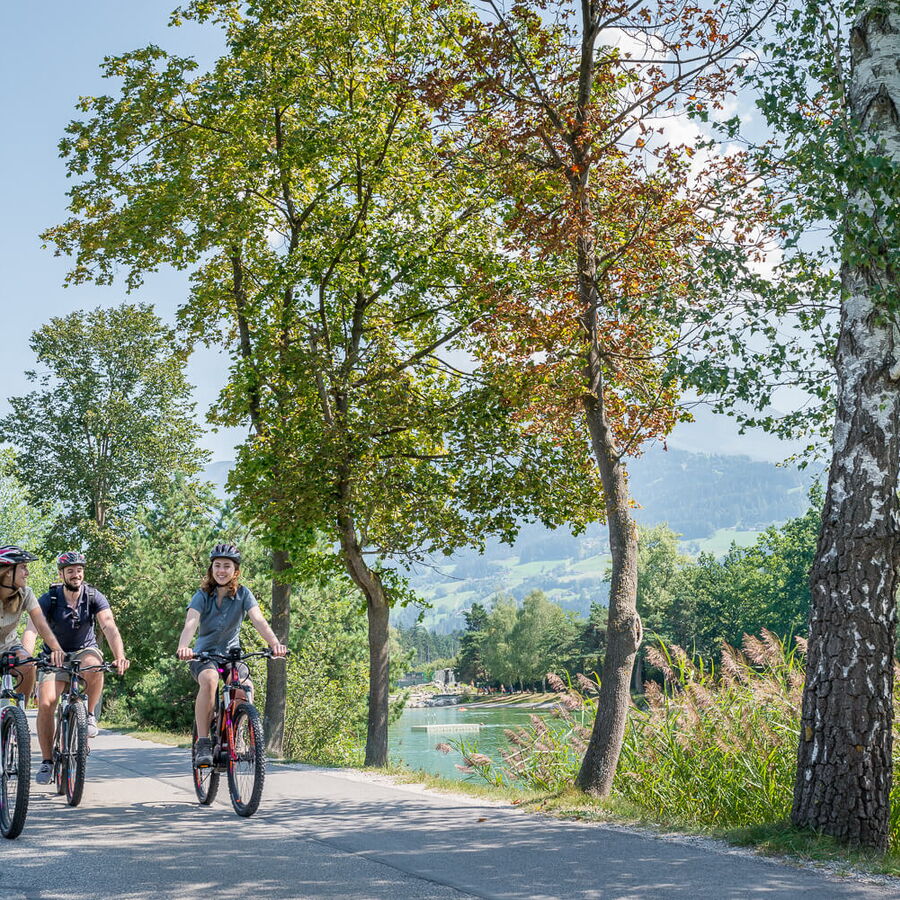 Bis zum Badesee Weißlahn mit dem Mountainbike.