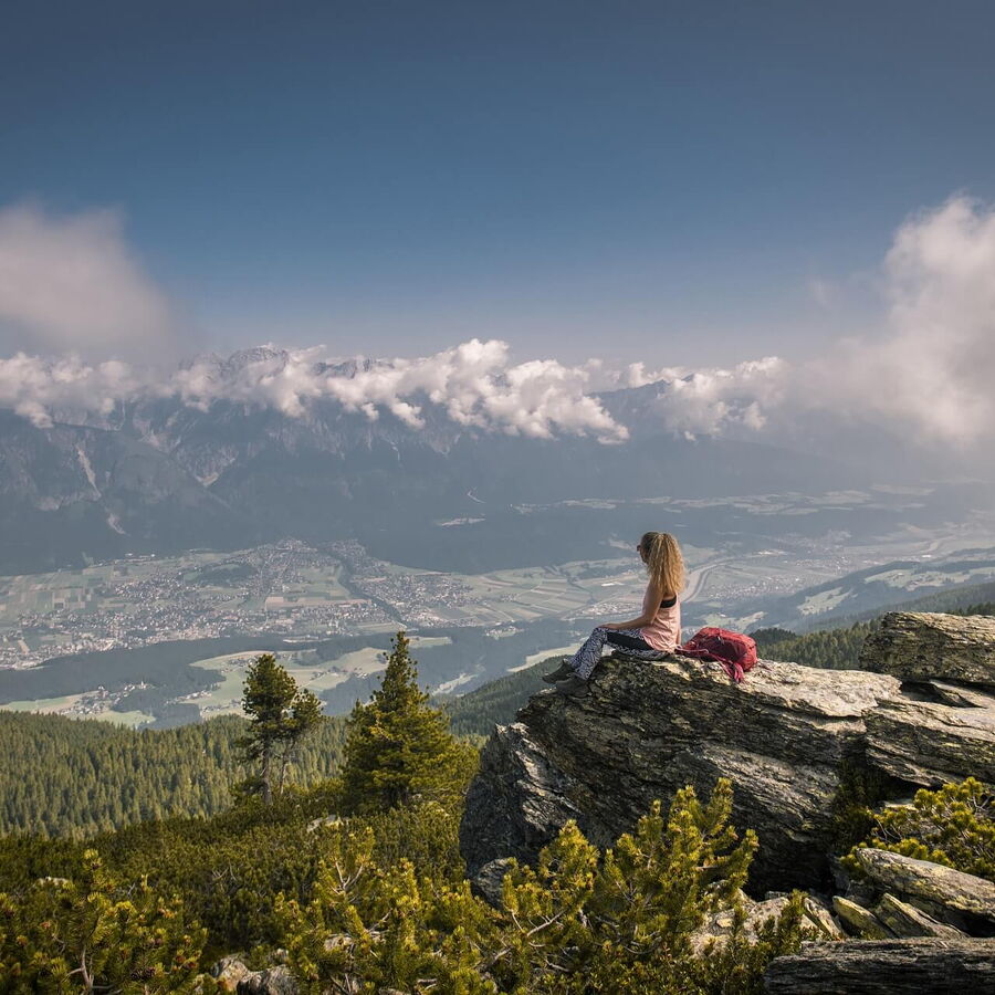 Der Weg zum Glungezer mit kurzer Rast.