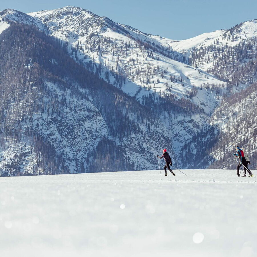 Langlaufen im Zillertal bei schönster Winterlandschaft.